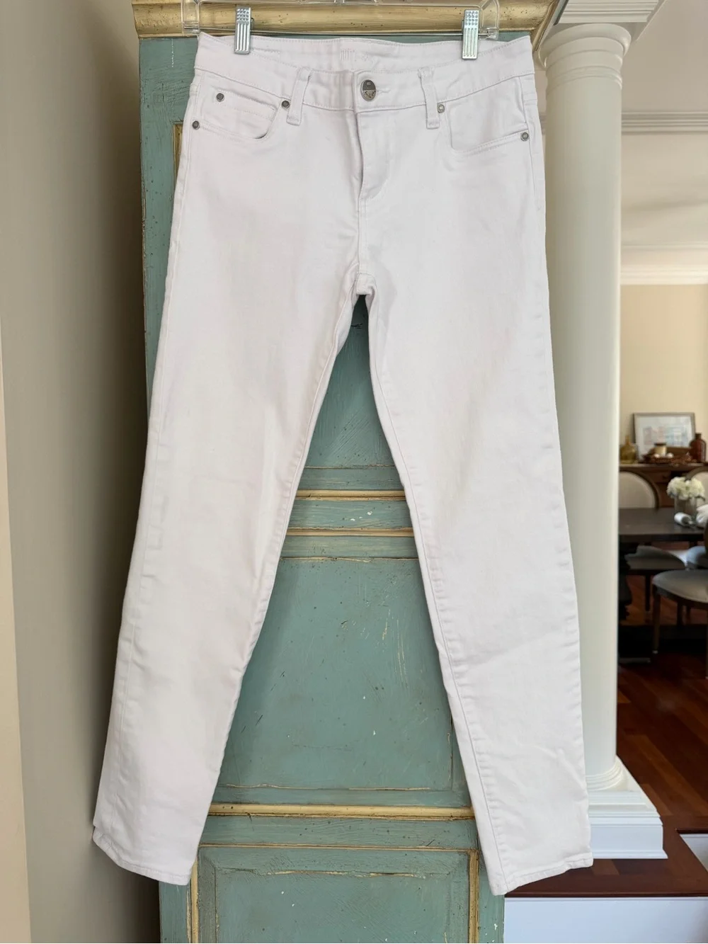 Kut from the Kloth White Diana Mid Rise Skinny Jeans 6